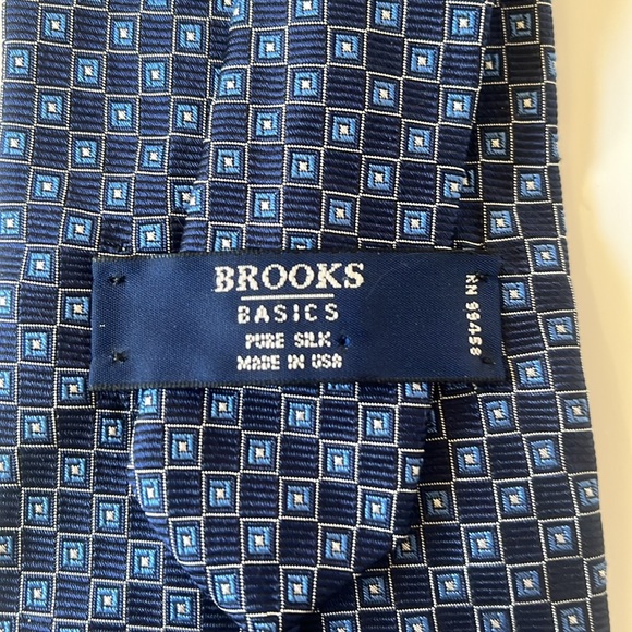 Brook Brothers Basics Blue & White Pure Silk Tie - Picture 2 of 4